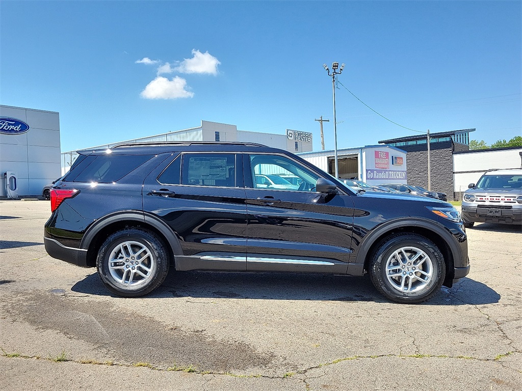 2025 Ford Explorer photo 6