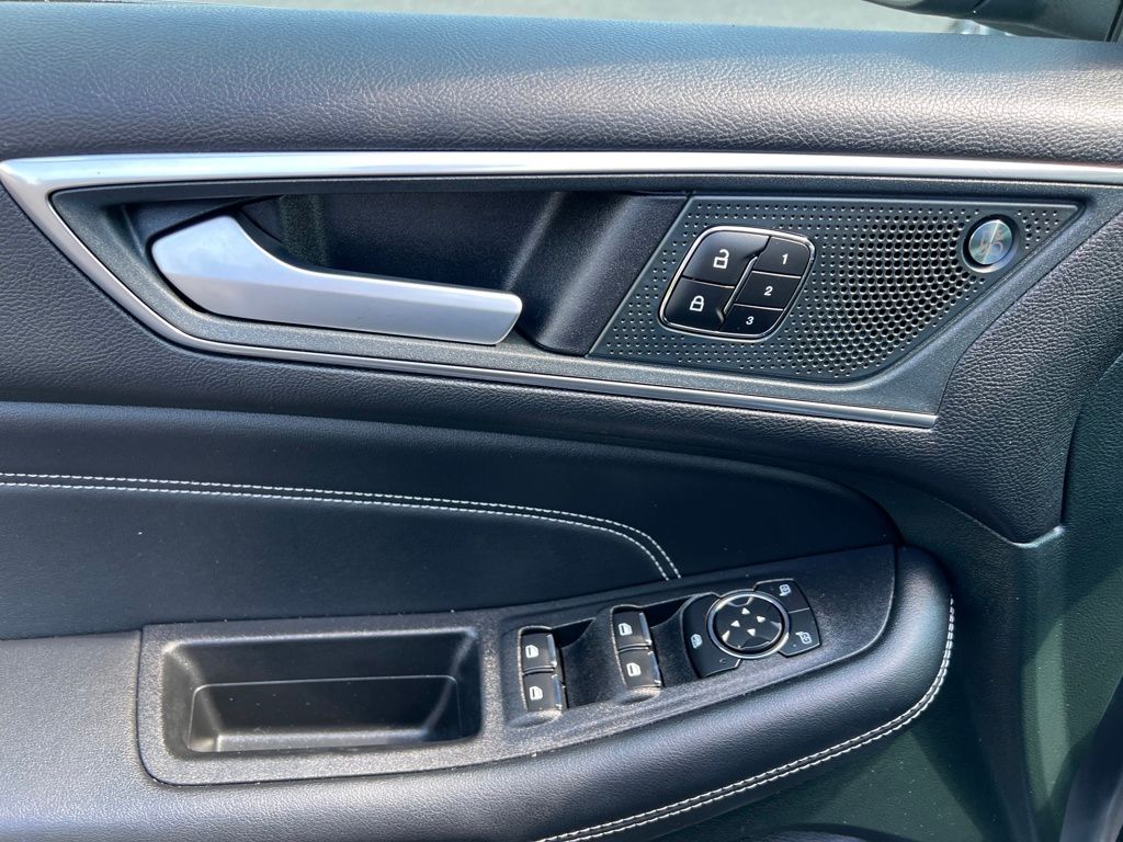 2024 Ford Edge Titanium photo 12