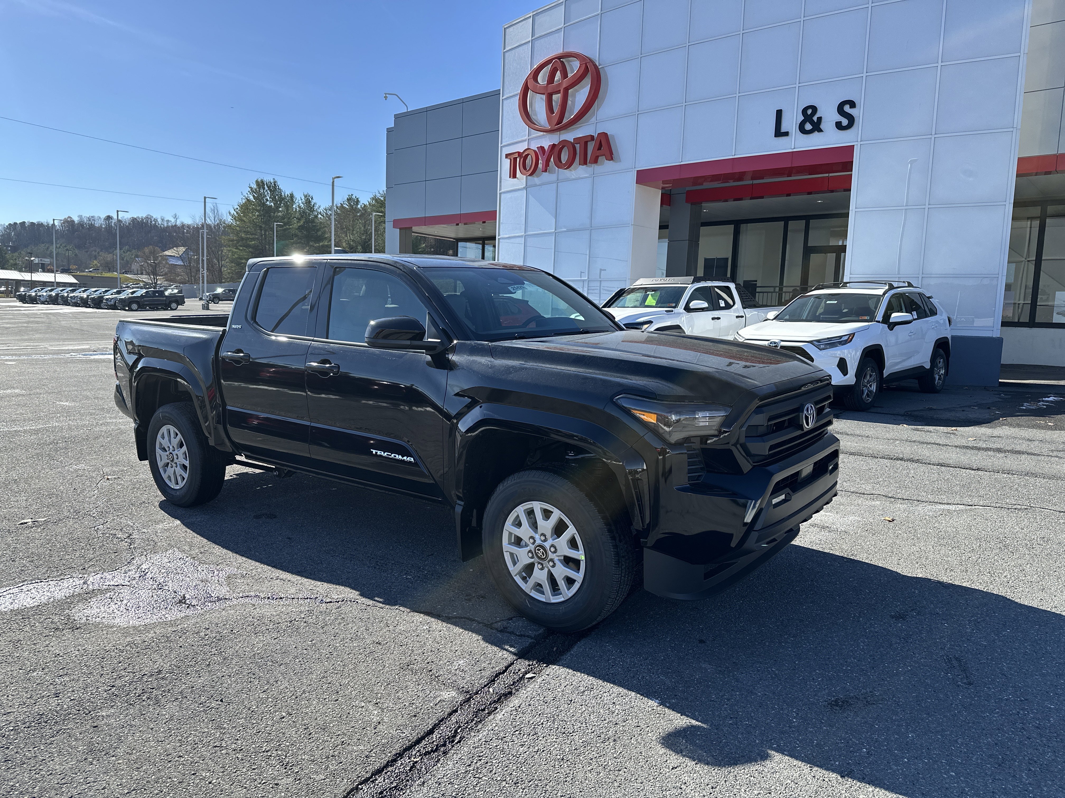 2025 Toyota Tacoma SR5's photo