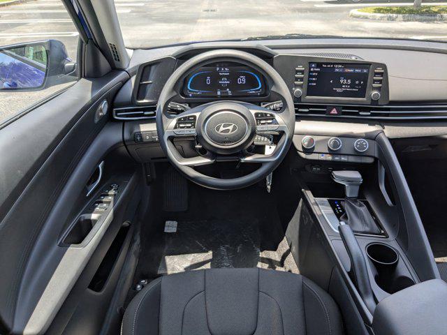 2025 Hyundai Elantra SE photo 14