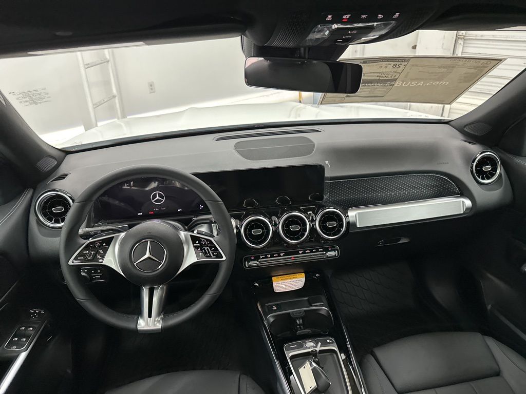 2025 Mercedes Benz GLB 250 photo 17