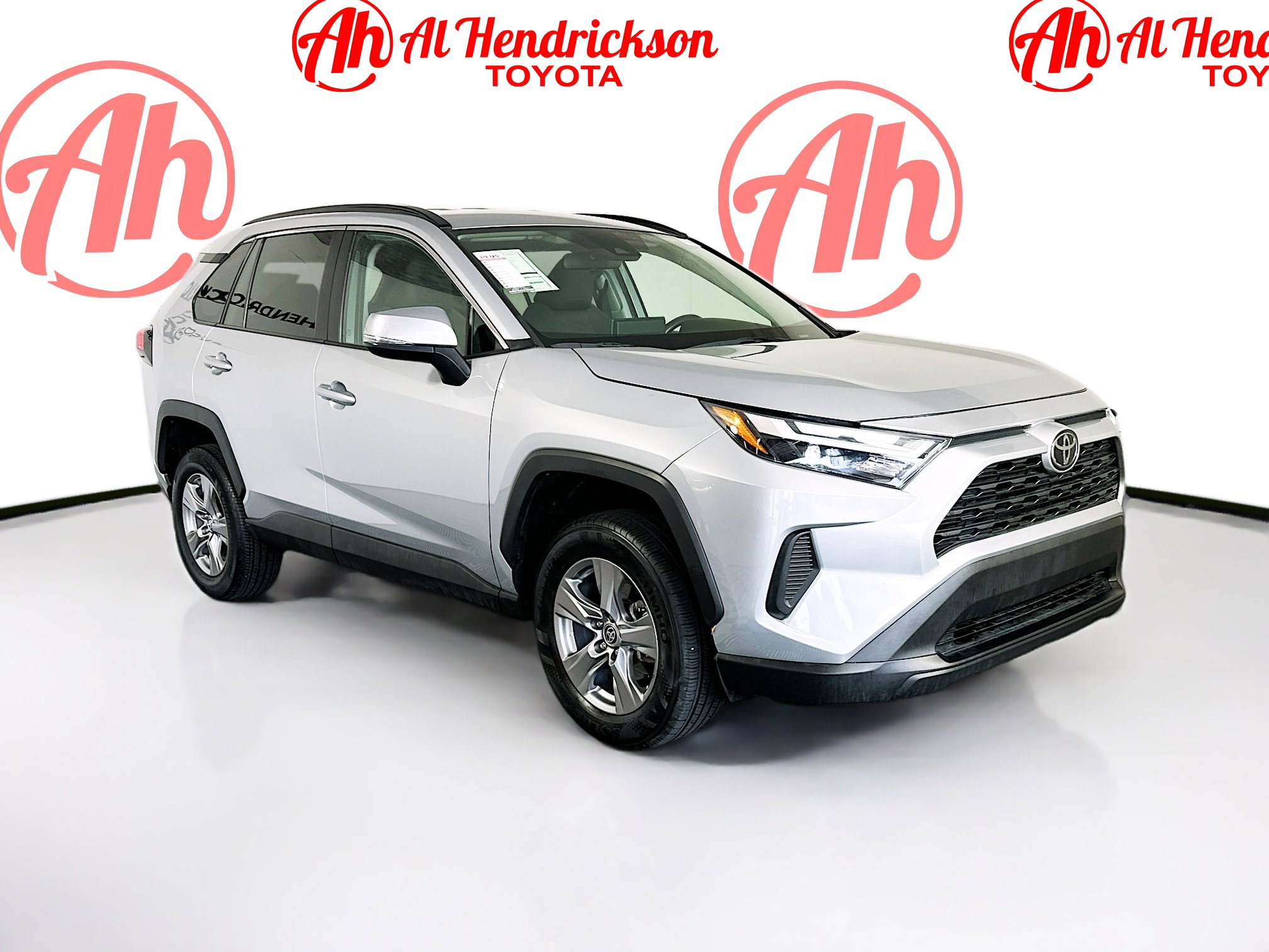2024 Toyota RAV4 XLE's photo
