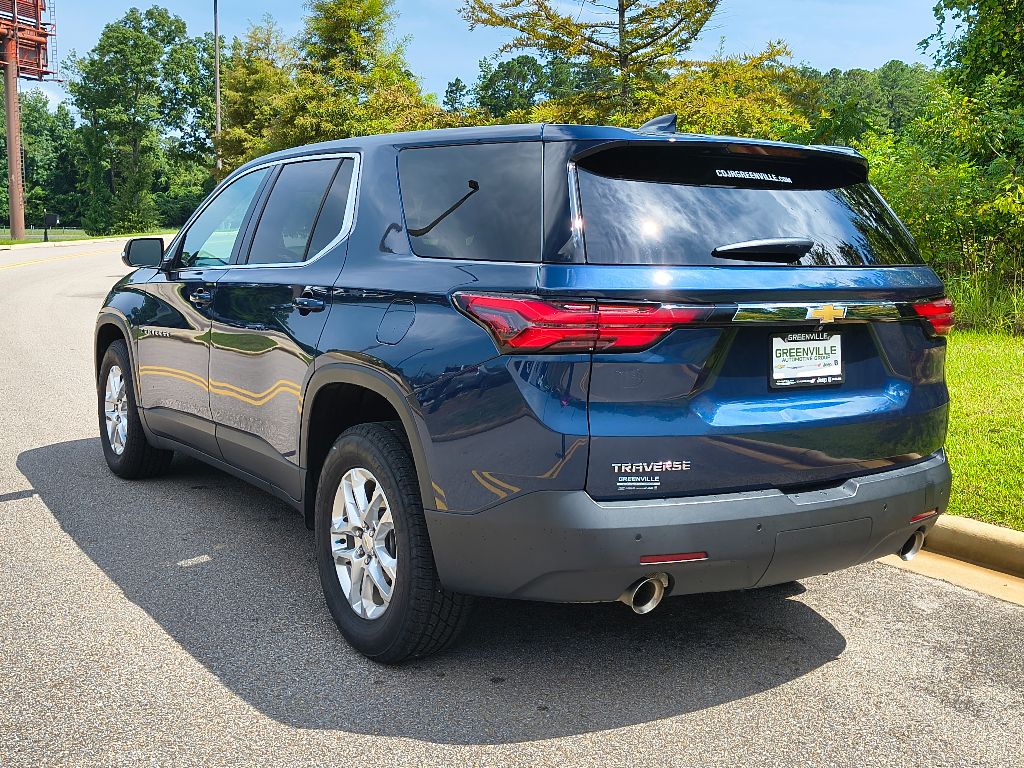 2022 Chevrolet Traverse LS photo 5