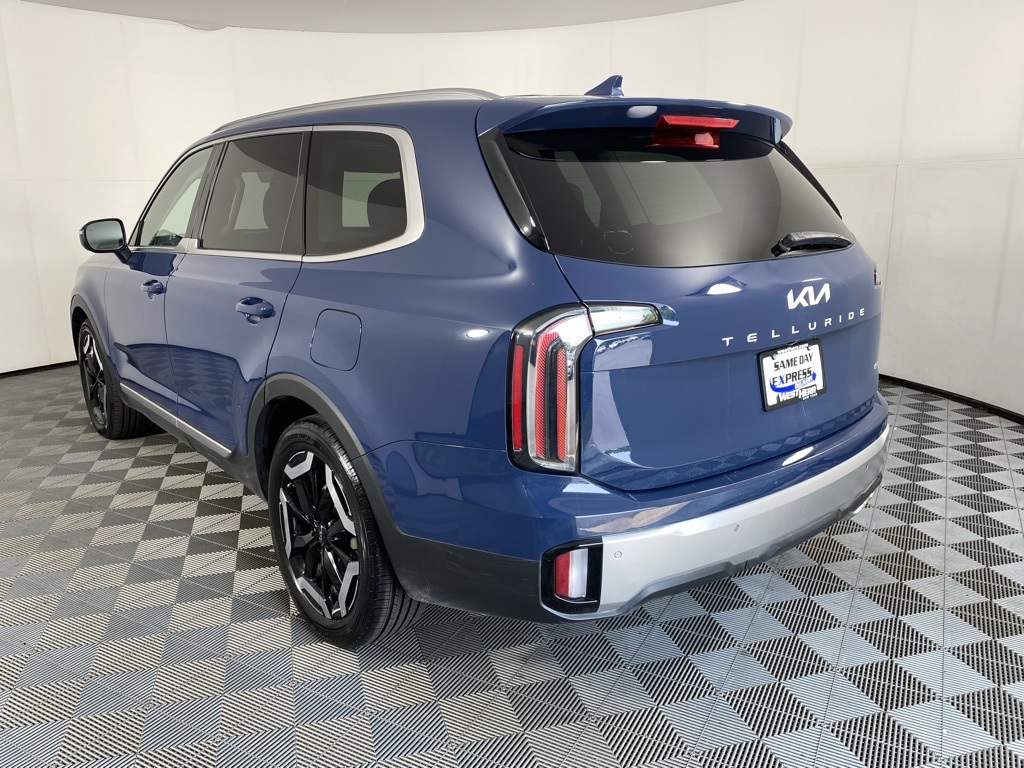 2023 Kia Telluride EX photo 2