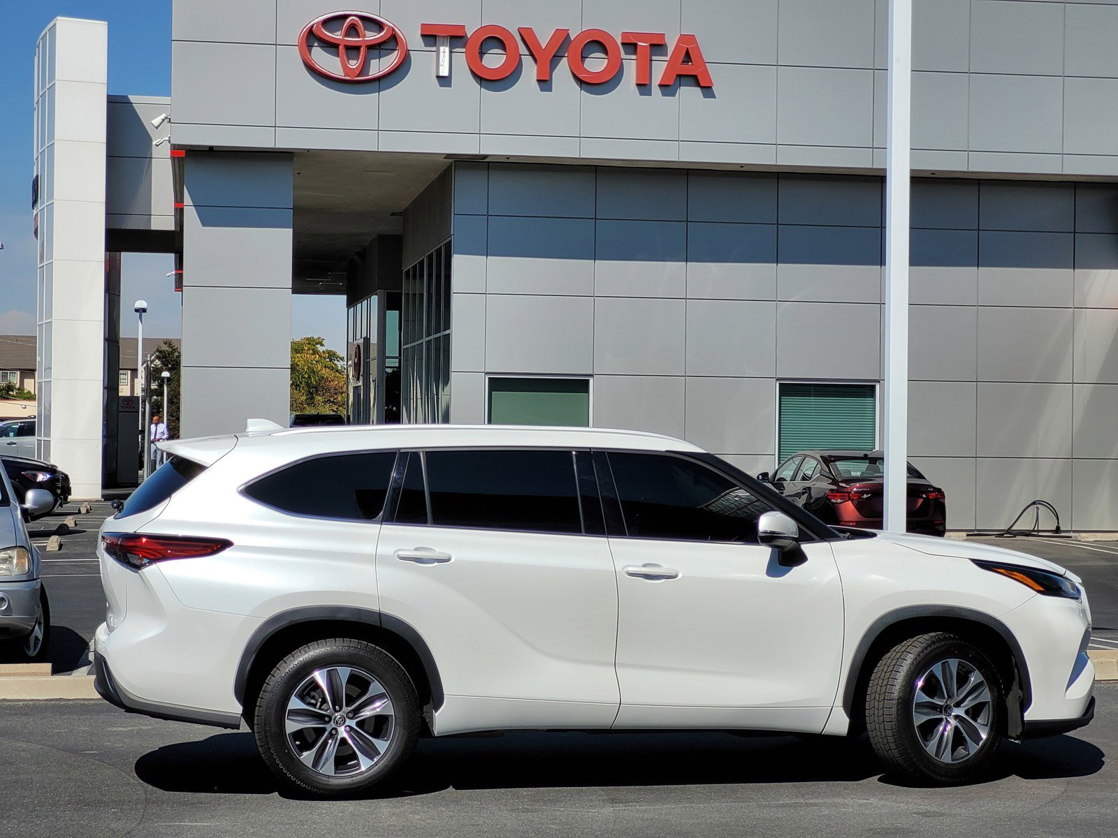 2022 Toyota Highlander XLE photo 3