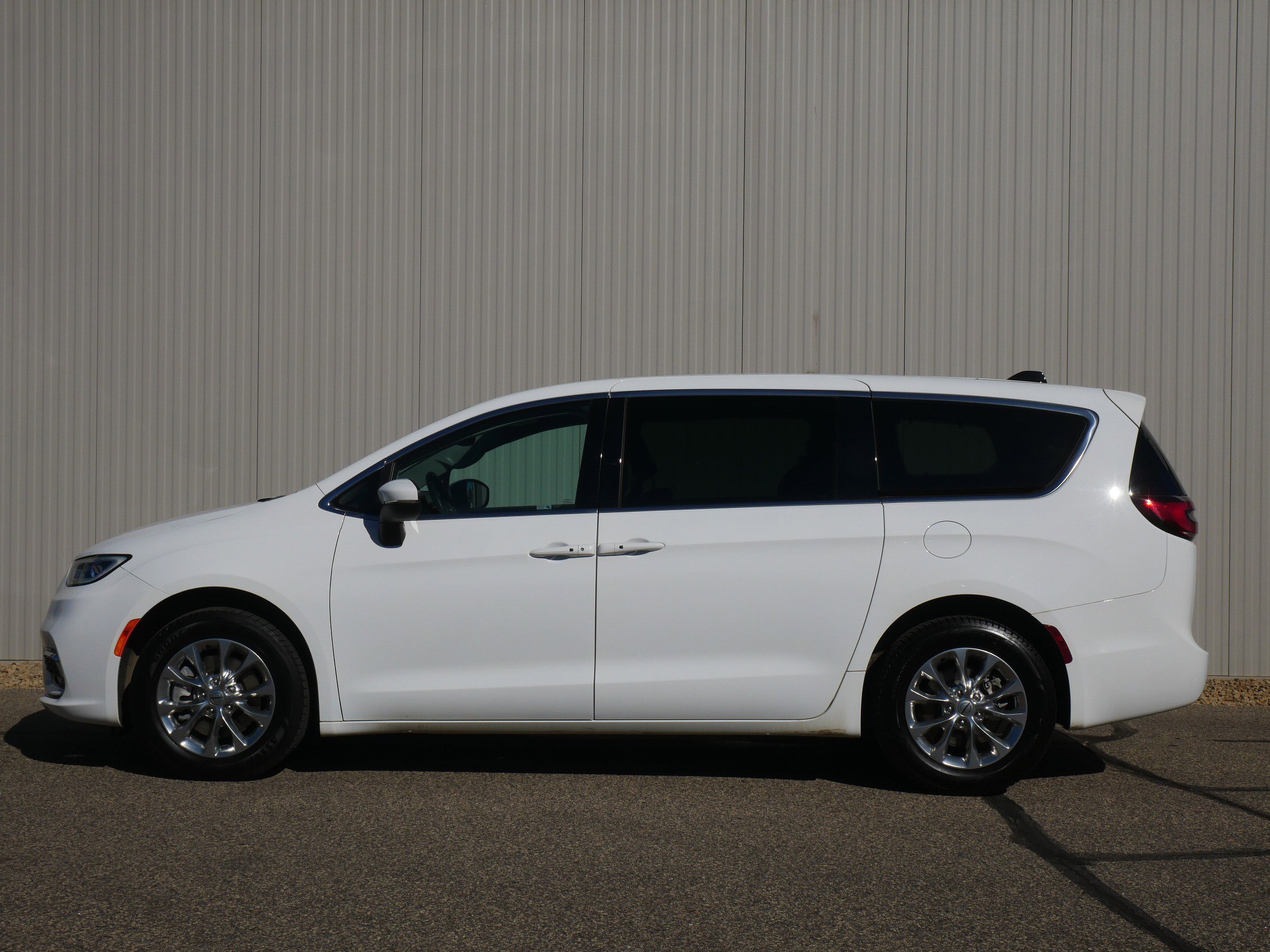 Used 2023 Chrysler Pacifica Touring L with VIN 2C4RC3BG7PR510565 for sale in Hastings, Minnesota