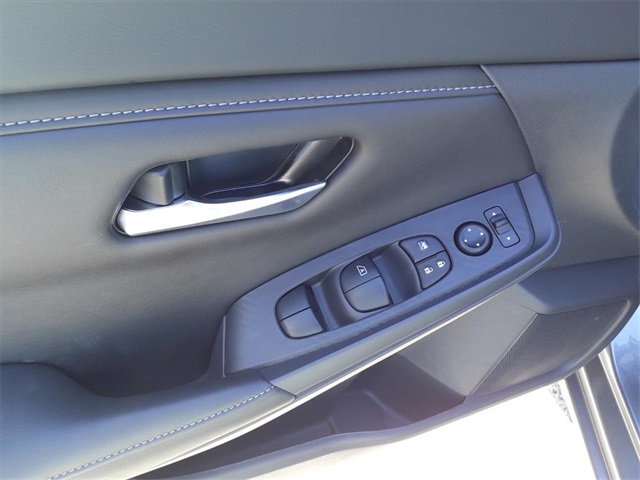 2025 Nissan Sentra SV photo 13