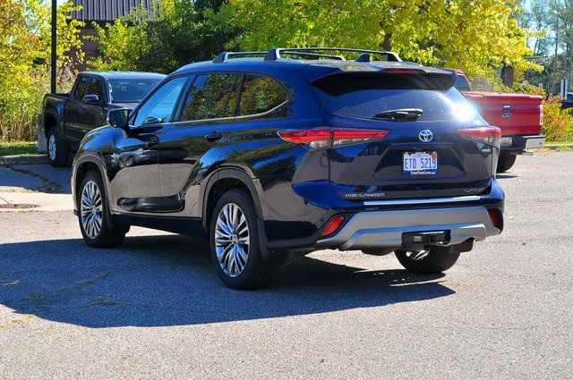 2023 Toyota Highlander Hybrid Platinum photo 5
