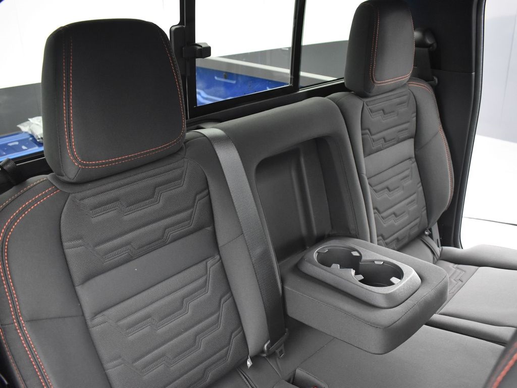 2025 Nissan Frontier photo 19