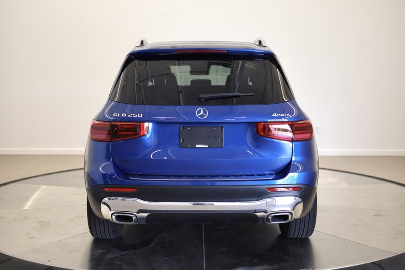 2024 Mercedes Benz GLB 250 4MATIC photo 4