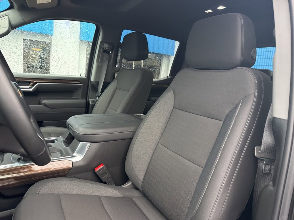 2025 Chevrolet Silverado 1500 LT photo 32