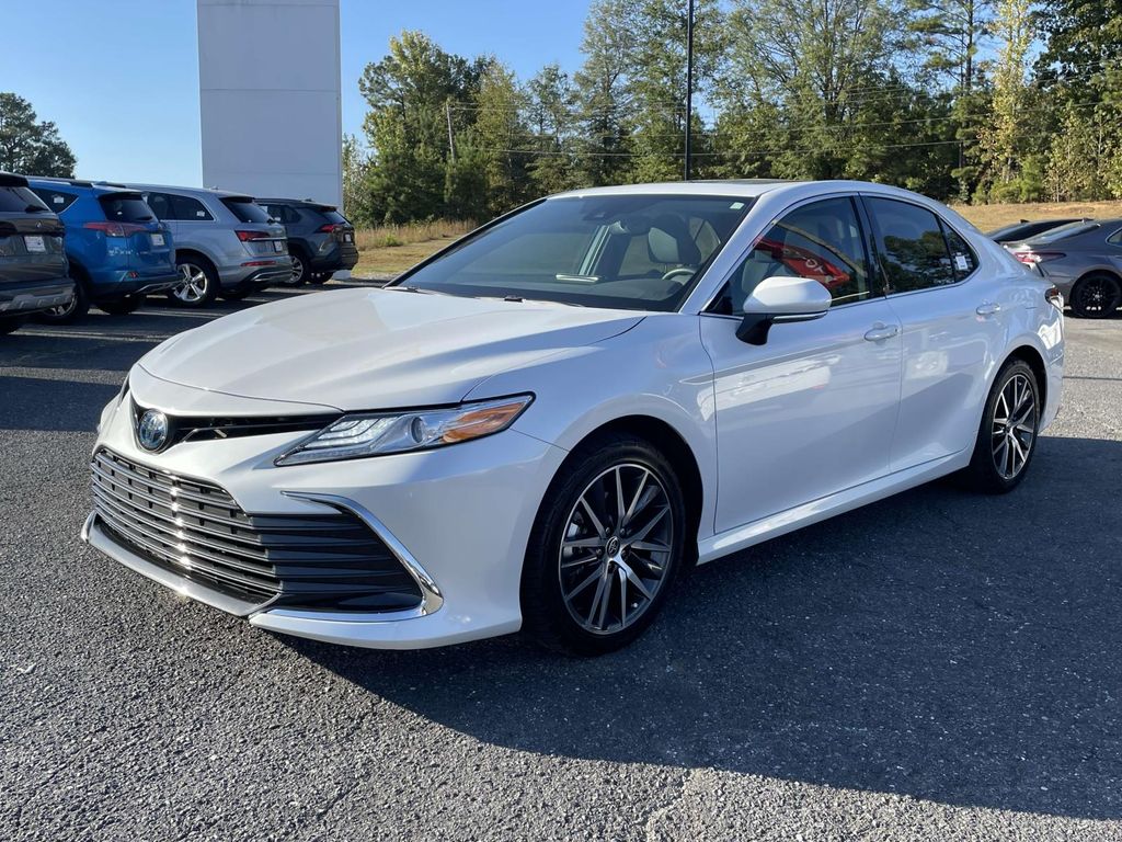 2024 Toyota Camry Hybrid XLE photo 3