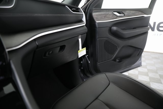 2025 Jeep Grand Cherokee Limited photo 12