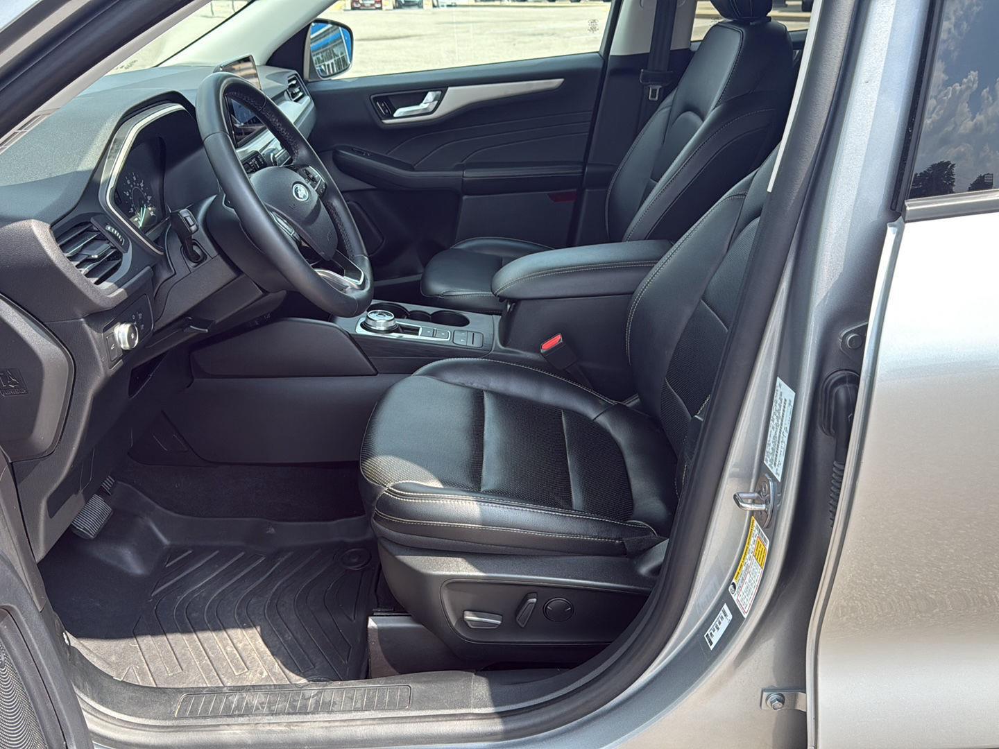 2022 Ford Escape SEL Sport photo 9