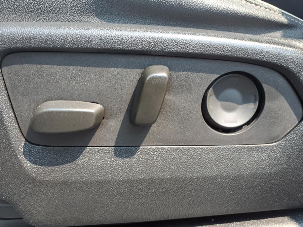 2021 GMC YUKON XL - Image 10