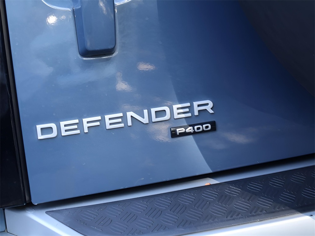 2022 Land Rover Defender 110 SE photo 4
