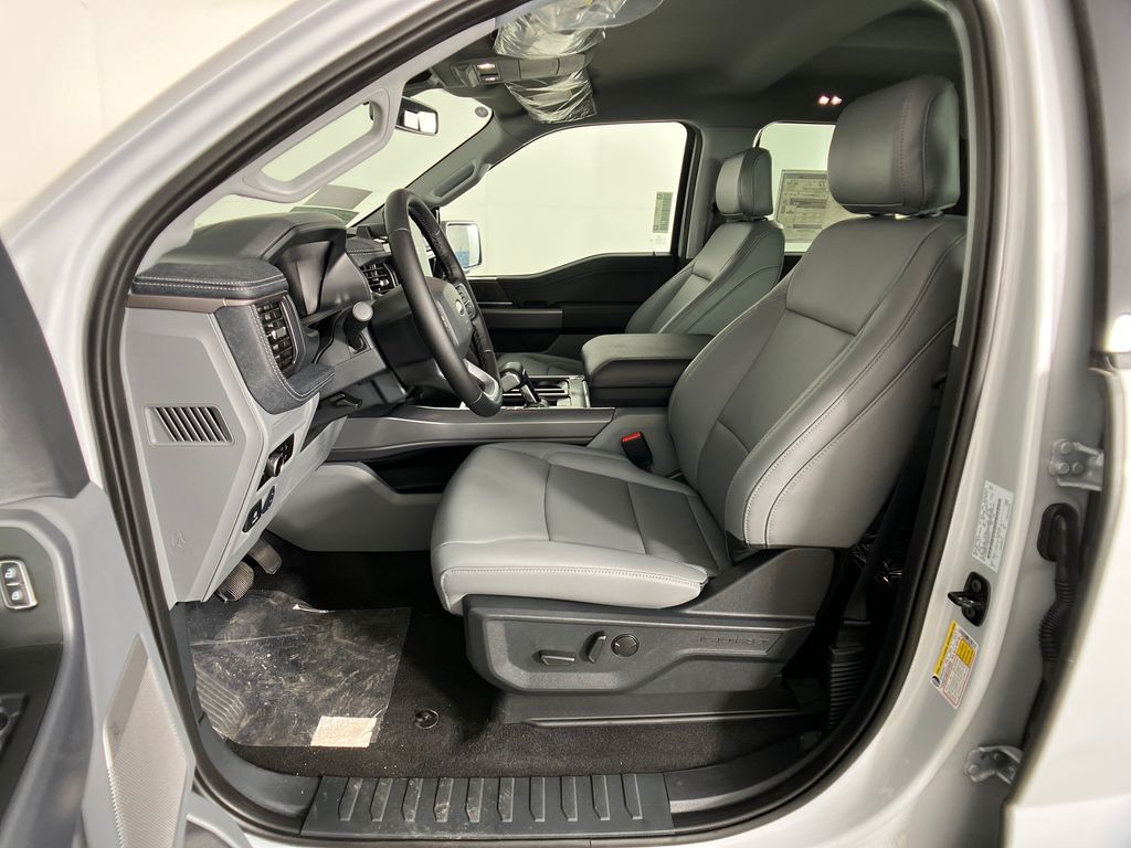 2025 Ford F-150 Lightning photo 11
