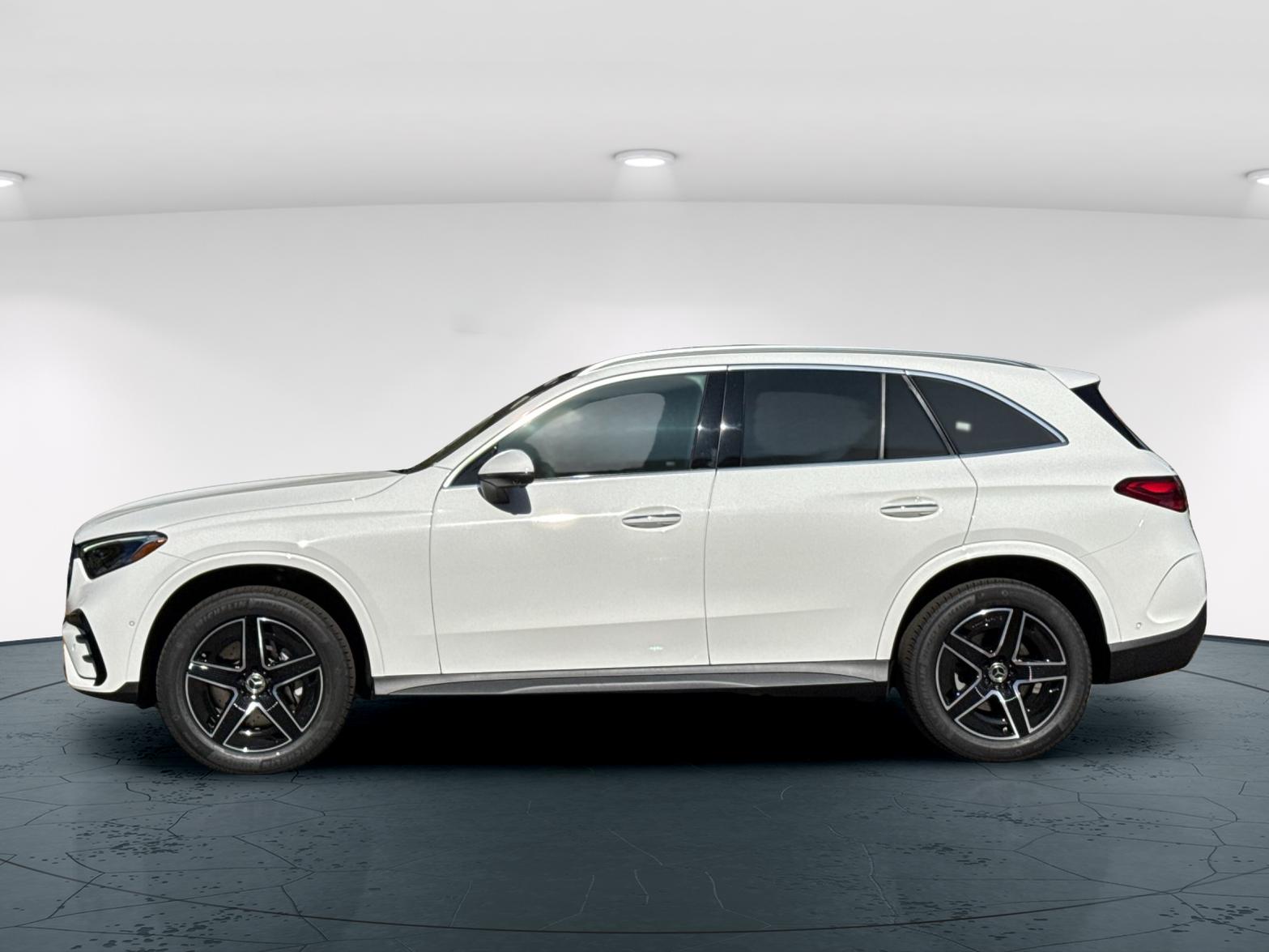 2025 Mercedes Benz GLC 300 4MATIC photo 3