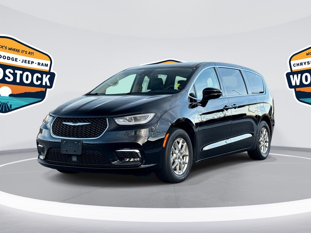 2024 Chrysler Pacifica Touring L's photo