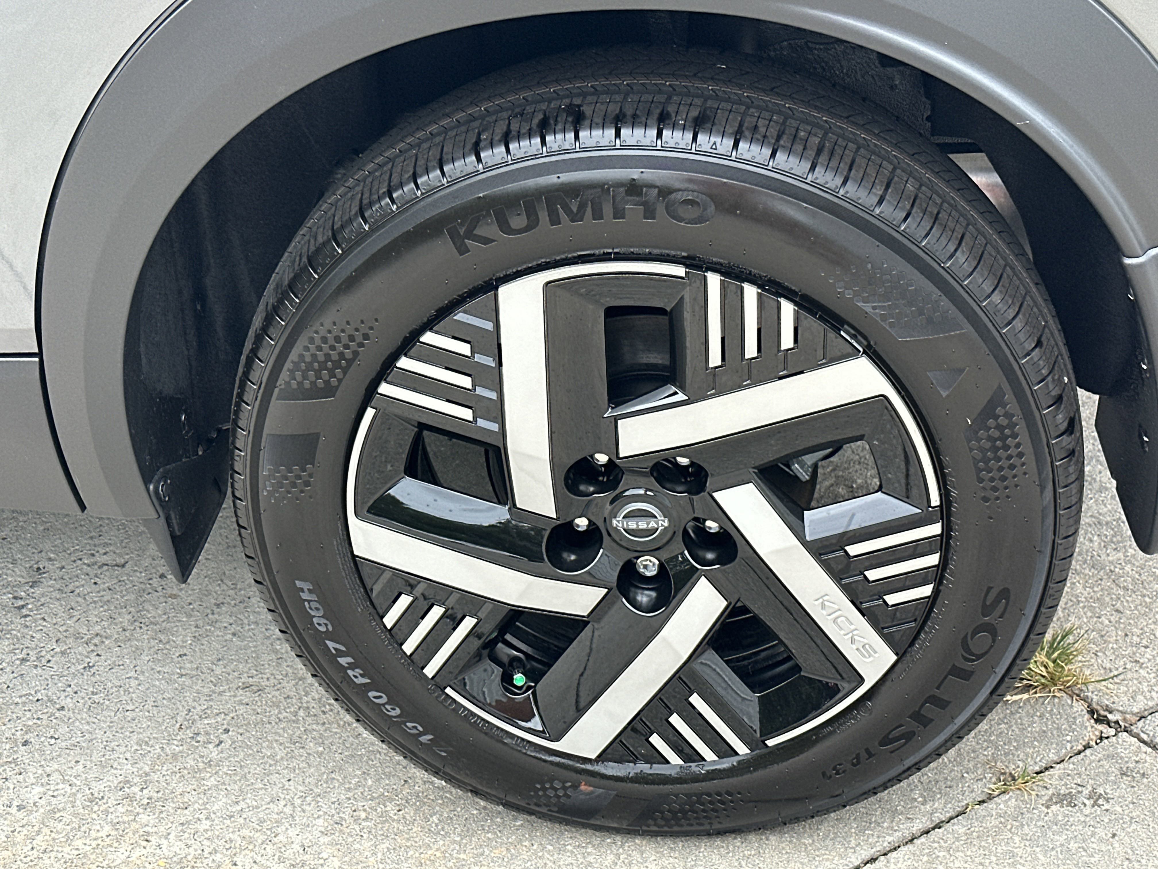 2025 Nissan Kicks SV photo 3