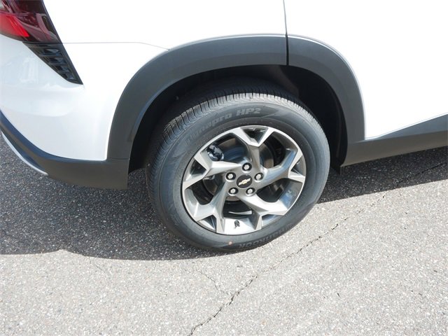 2025 Chevrolet Trax LT photo 8