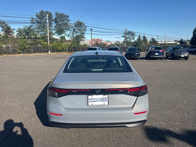 2025 Honda Accord SE photo 2