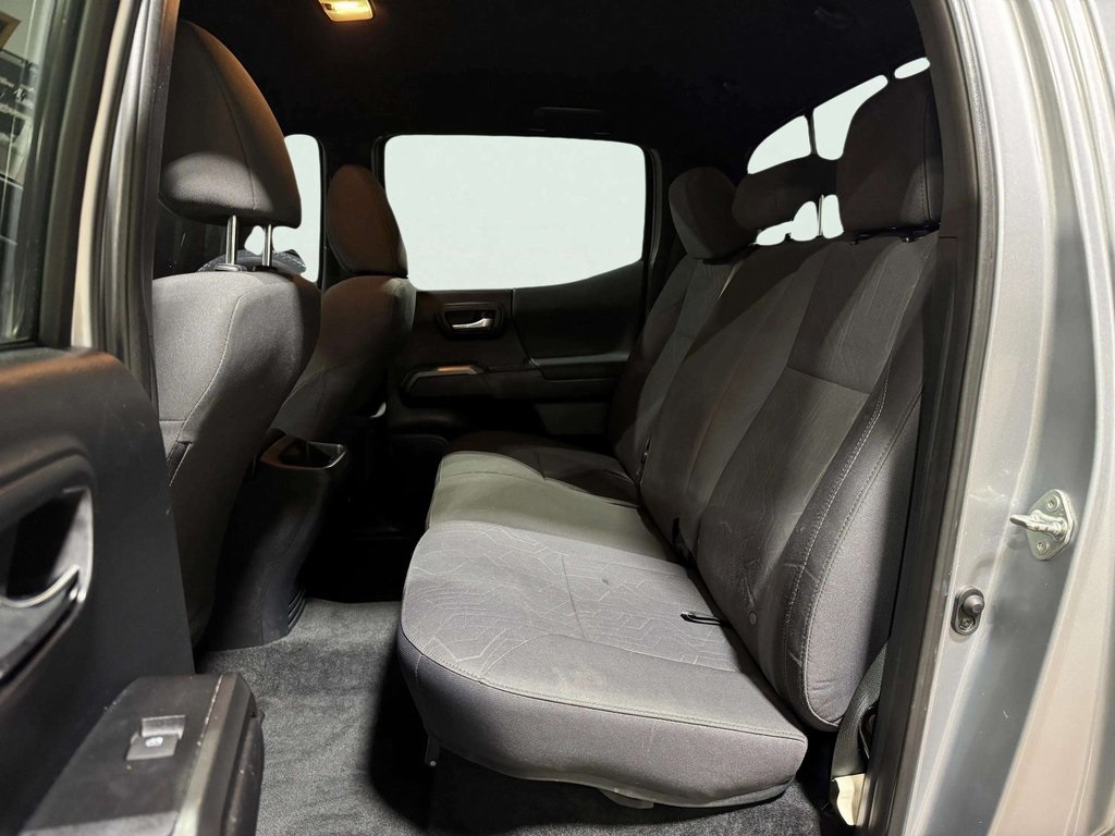 2019 Toyota Tacoma SR5 photo 22