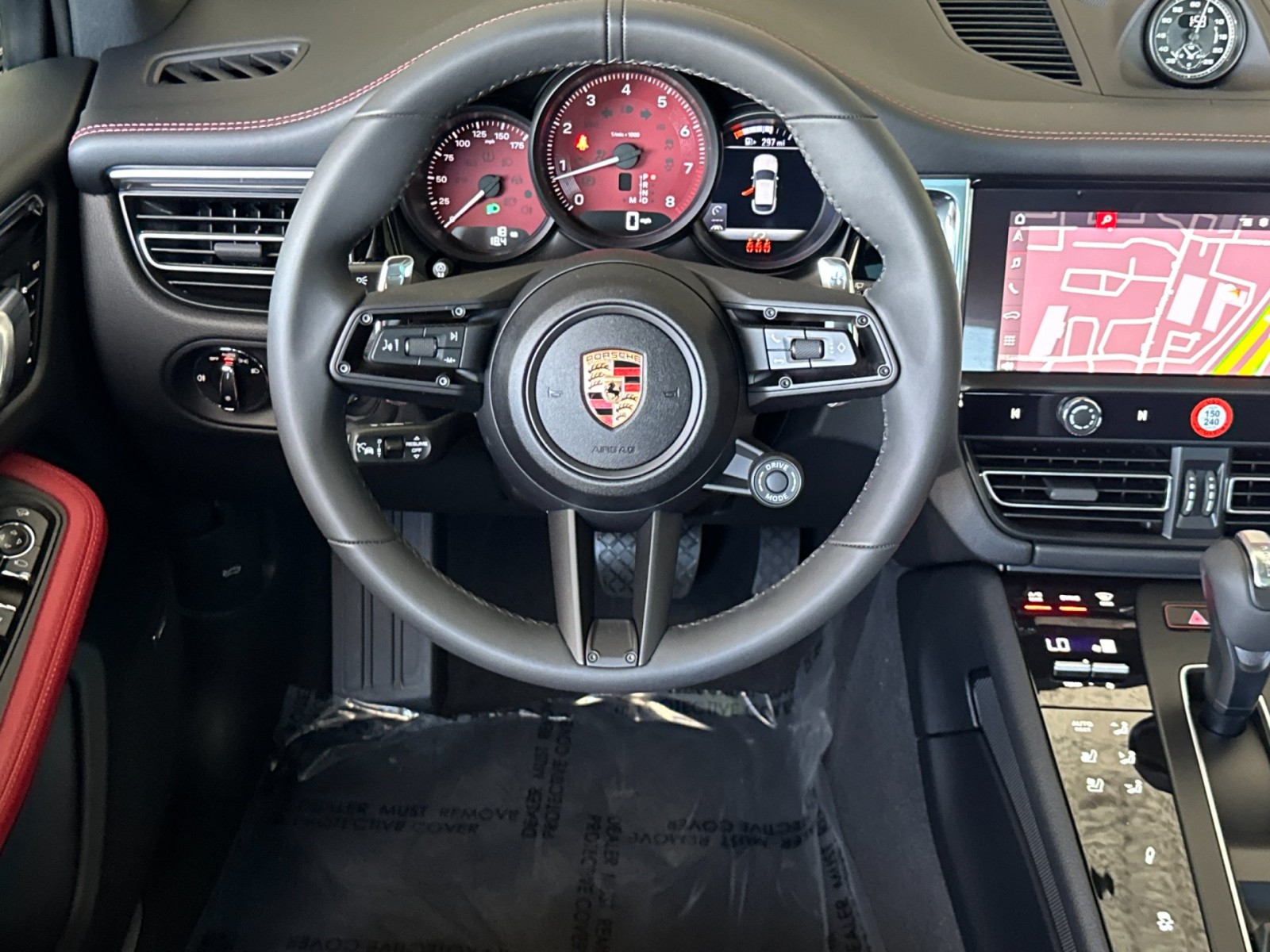 2025 Porsche Macan S photo 12