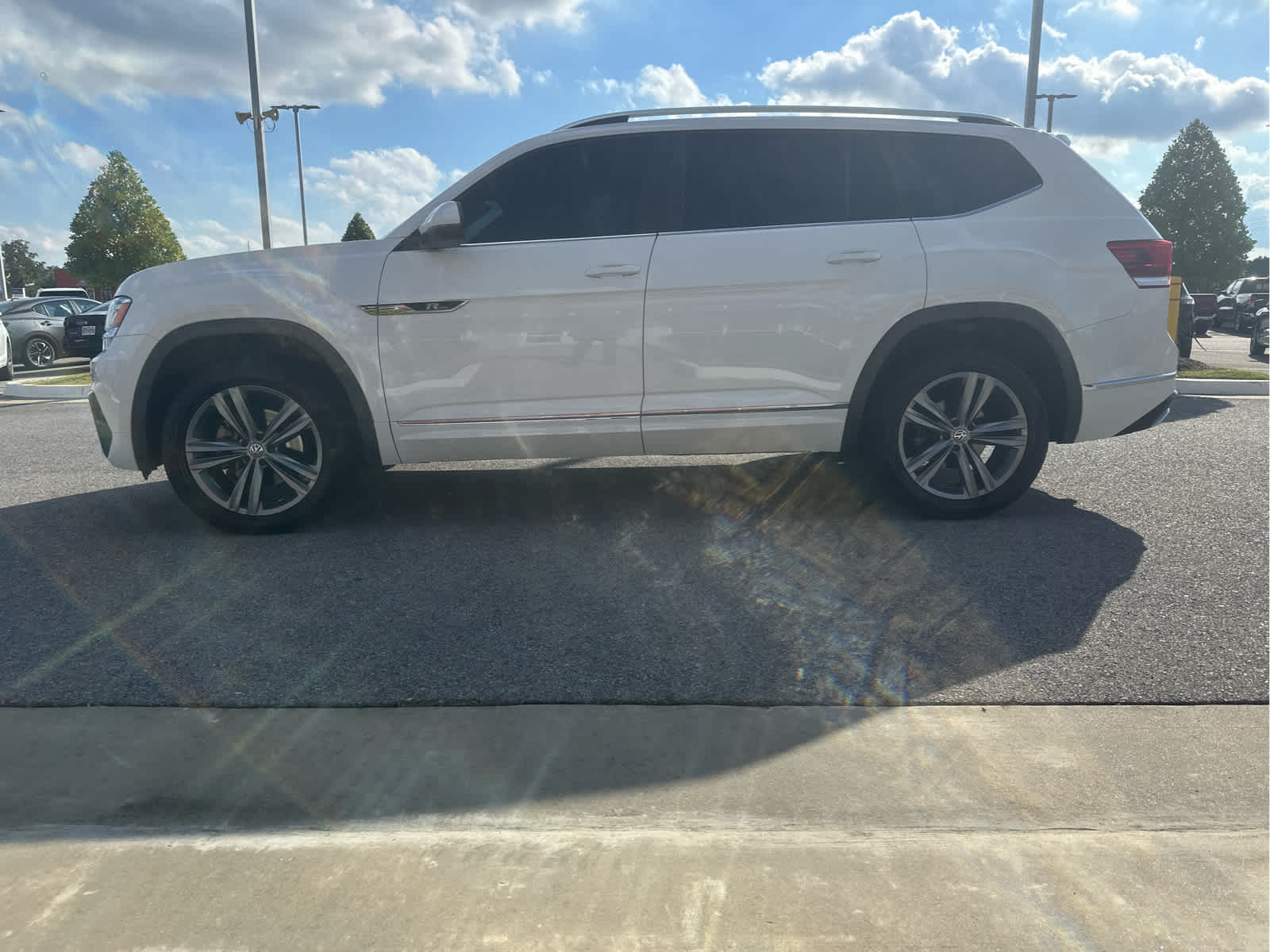 2019 Volkswagen Atlas V6 SEL R-Line photo 2