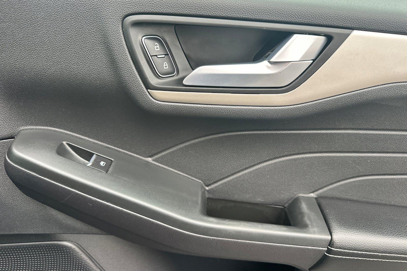 2022 Ford Escape SEL Plug-In Hybrid photo 7