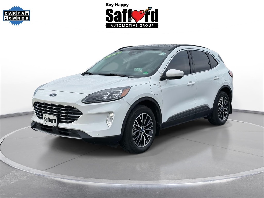 2022 Ford Escape Titanium's photo