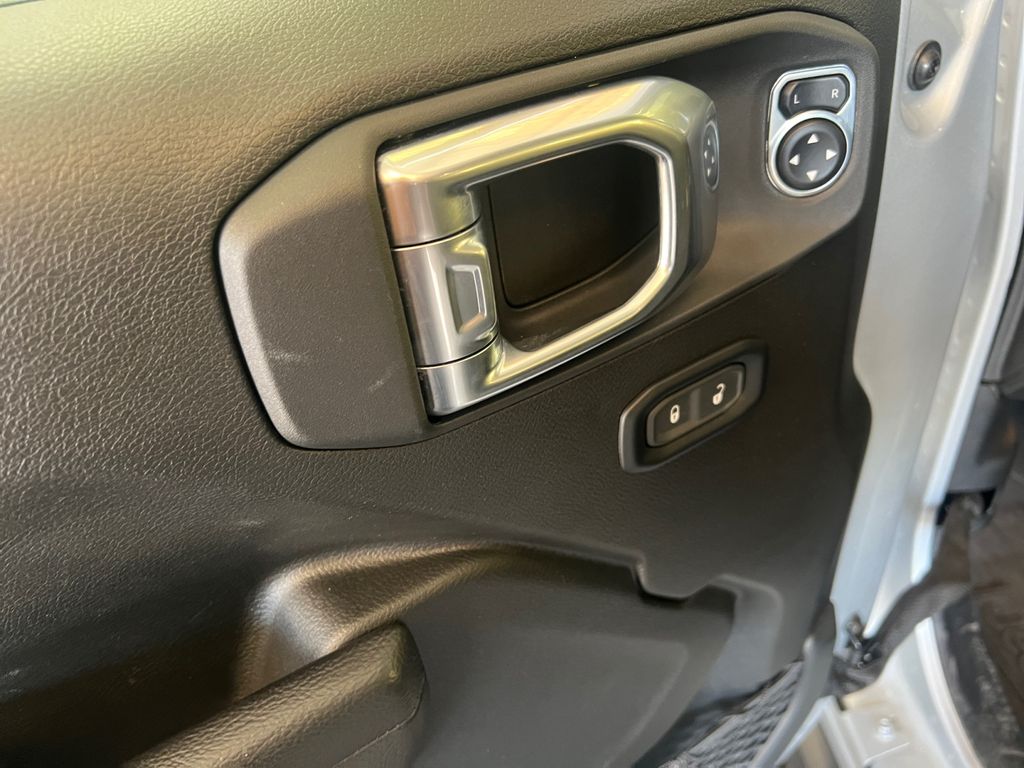 2023 Jeep Gladiator Willys photo 11