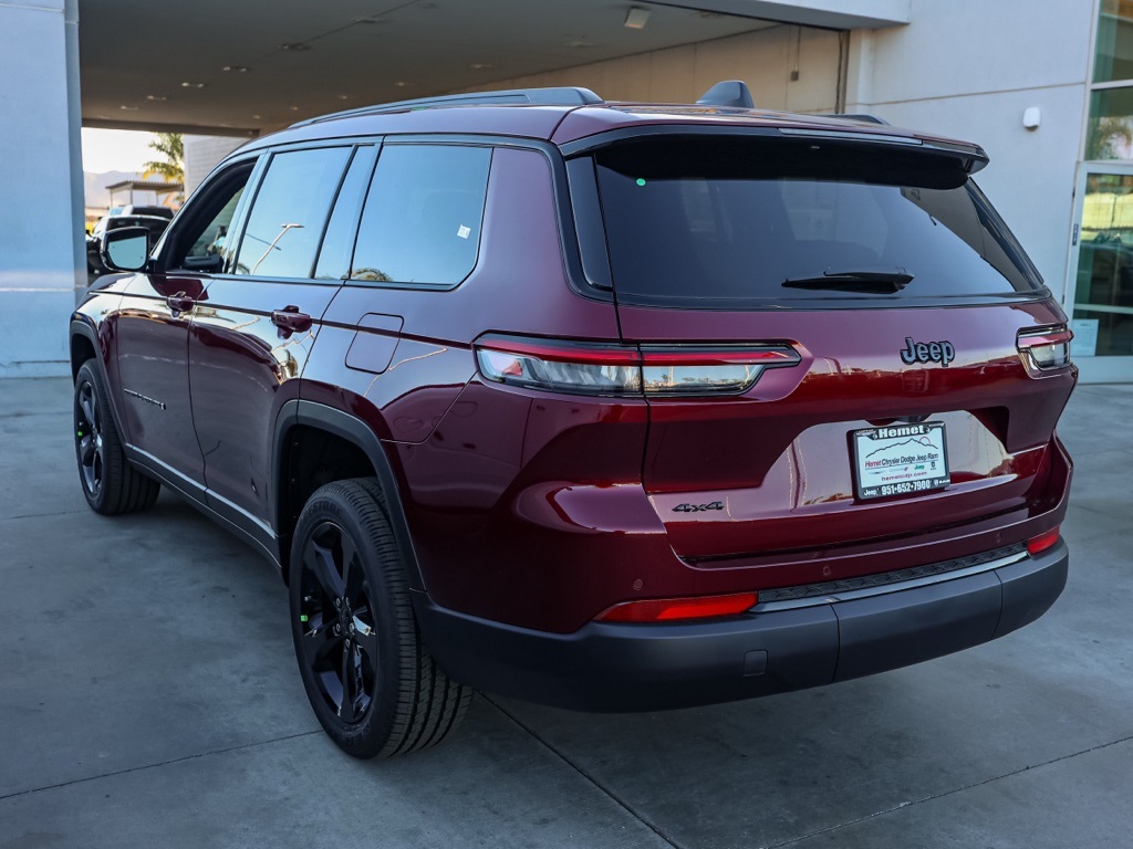 New 2025 Velvet Red Pearl-Coat Exterior Paint Jeep Altitude X image 5
