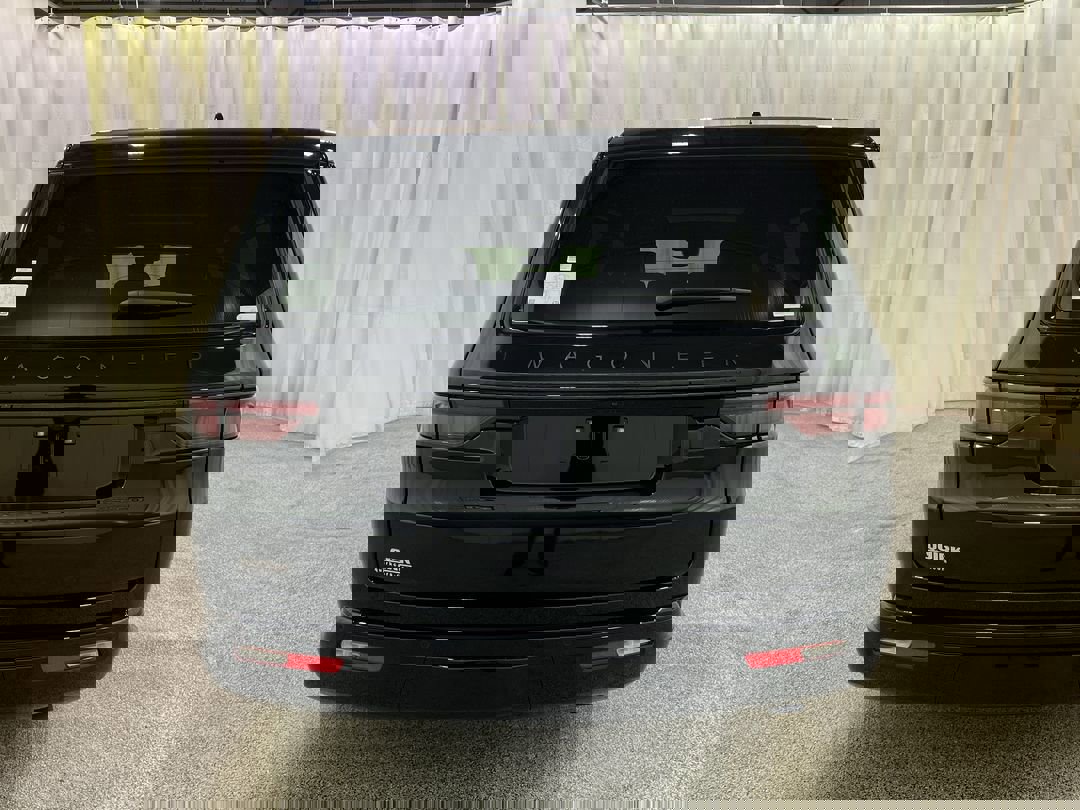 2025 Jeep Wagoneer L Series II Carbide photo 3