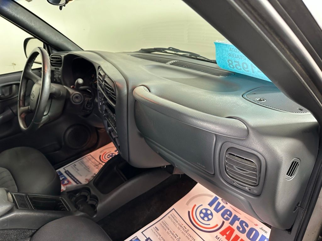 2003 Chevrolet S-10 Pickup photo 21