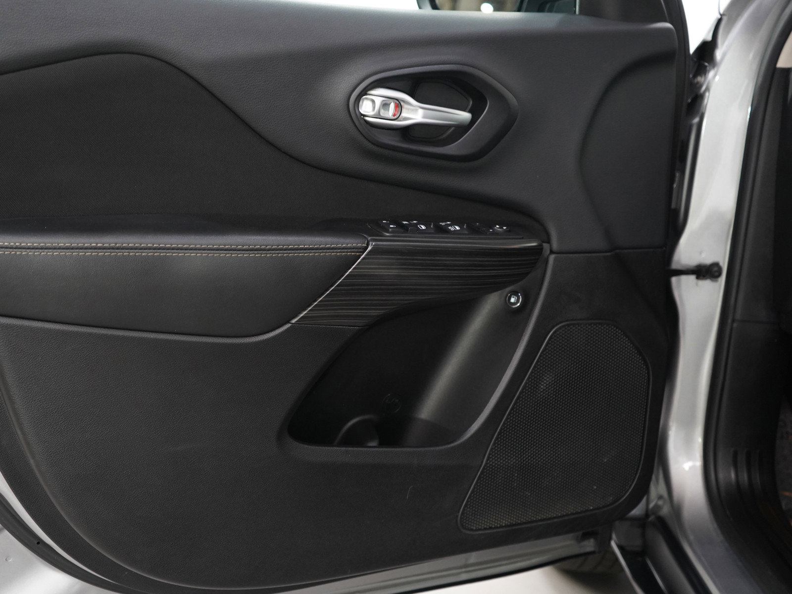 2014 Jeep Cherokee Latitude photo 16