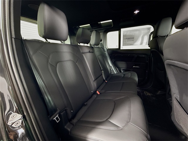 2025 Land Rover Defender 110 X-Dynamic SE photo 25
