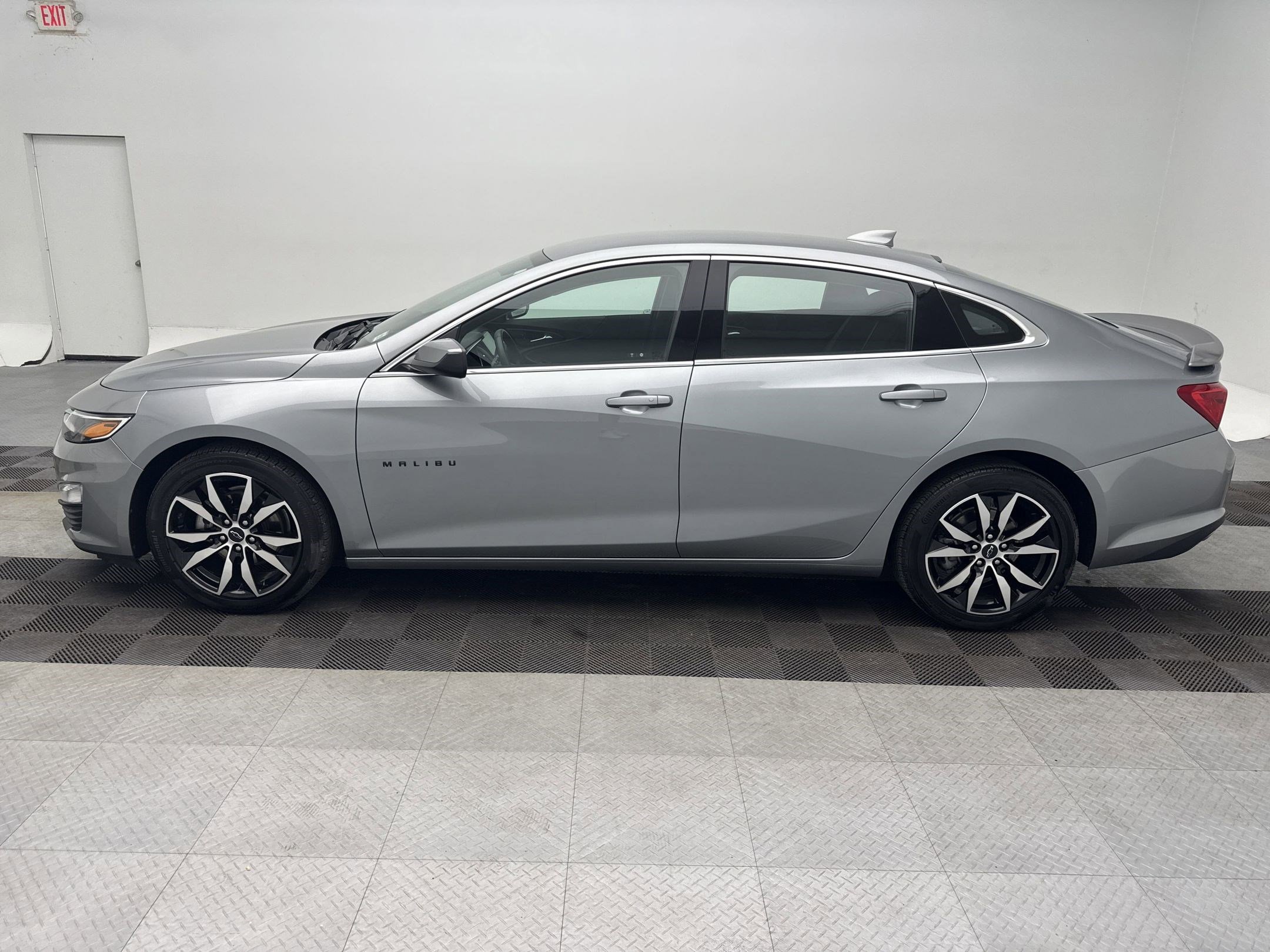 2024 Chevrolet Malibu RS photo 2