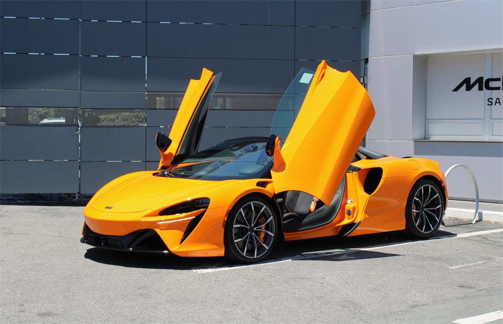 2025 McLaren Artura