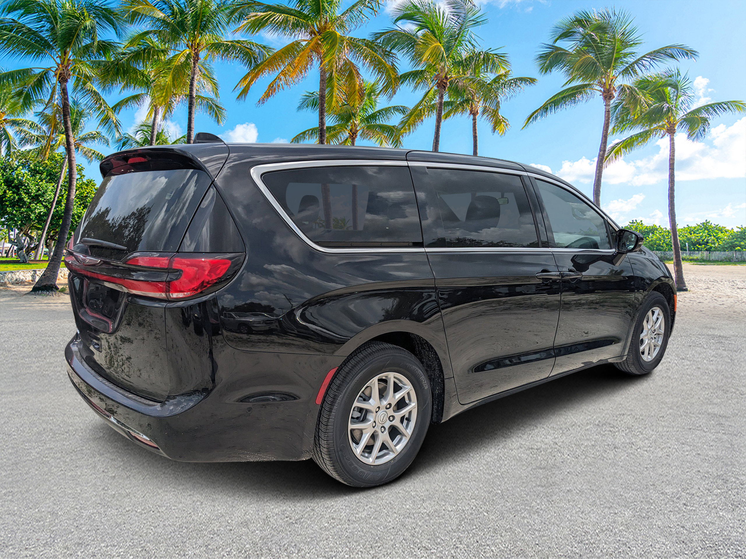 2025 Chrysler Pacifica photo 3