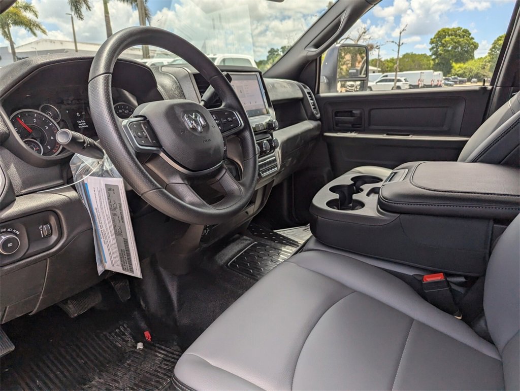 2025 Ram 3500 photo 13