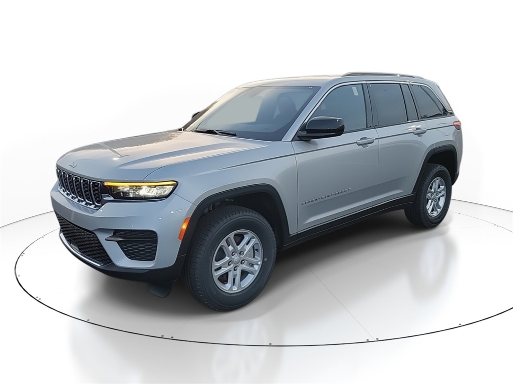 2025 Jeep Grand Cherokee Laredo photo 2