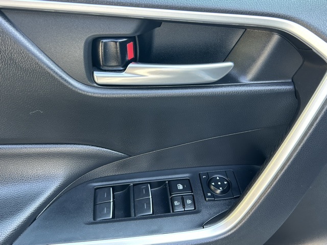 2023 Toyota RAV4 XLE photo 14