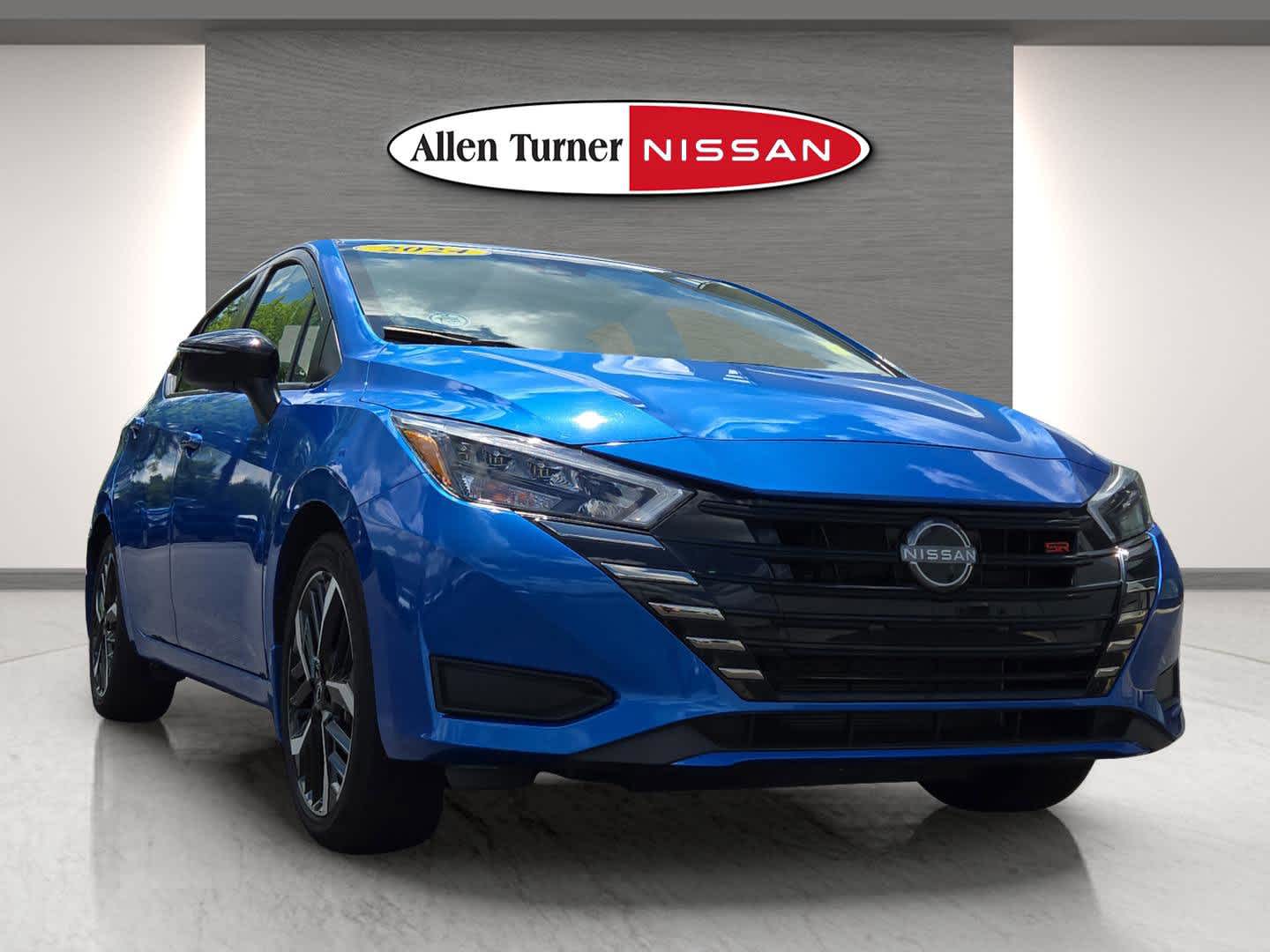 2024 Nissan Versa 1.6 SR photo 2