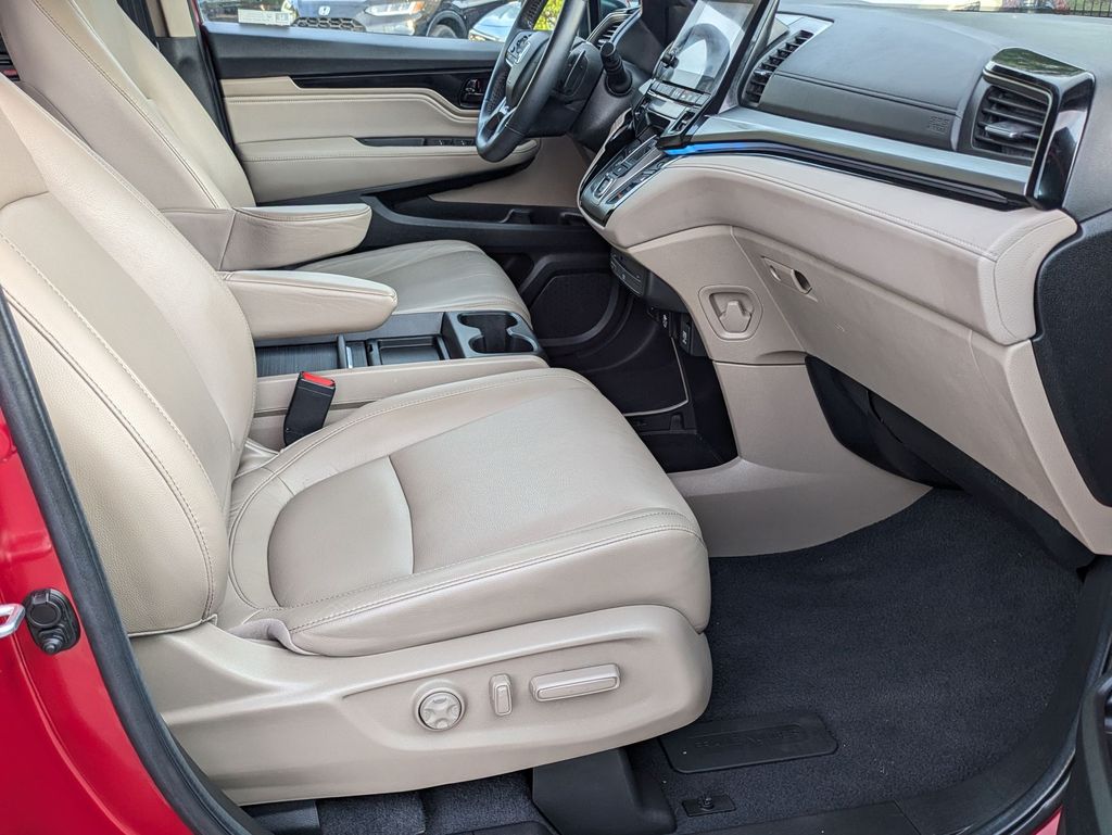 2022 Honda Odyssey Touring photo 26