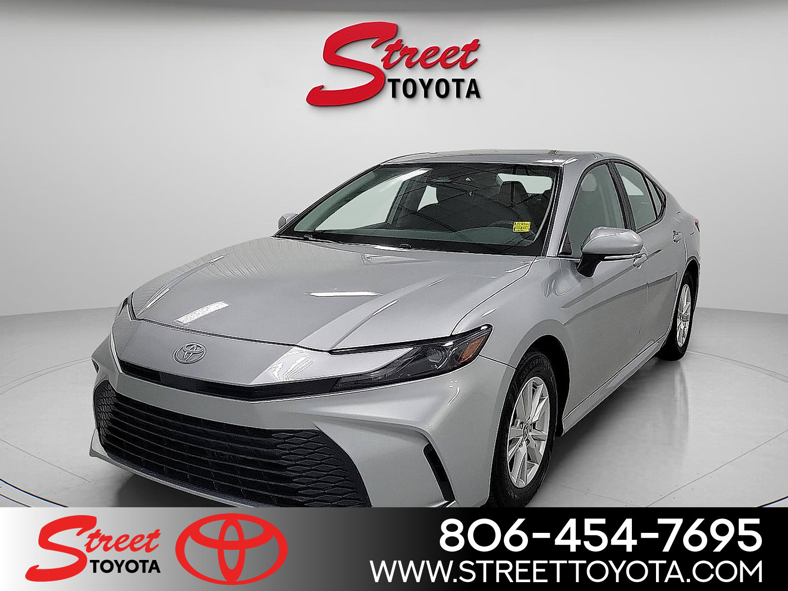 2025 Toyota Camry LE's photo