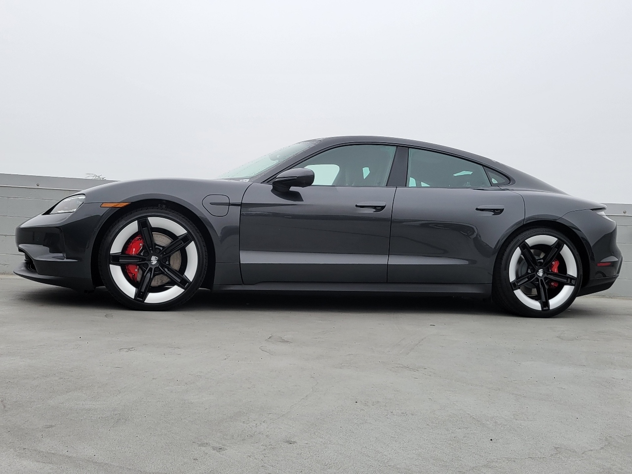 2025 Porsche Taycan 4S photo 2