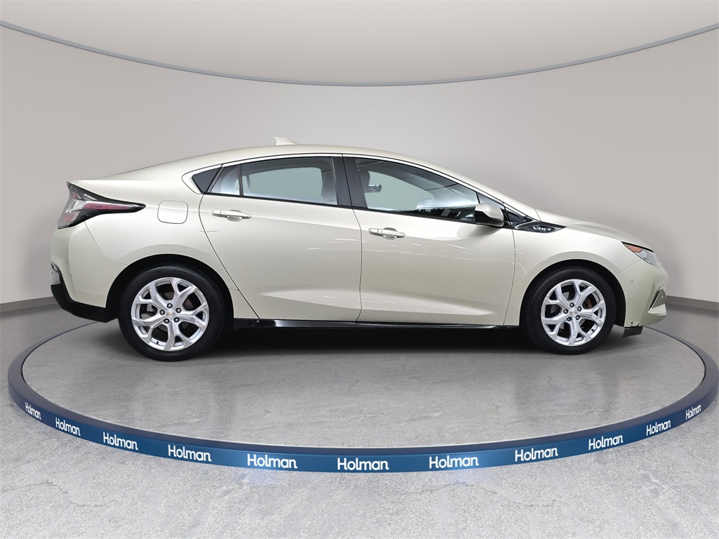 2017 Chevrolet Volt Premier photo 2