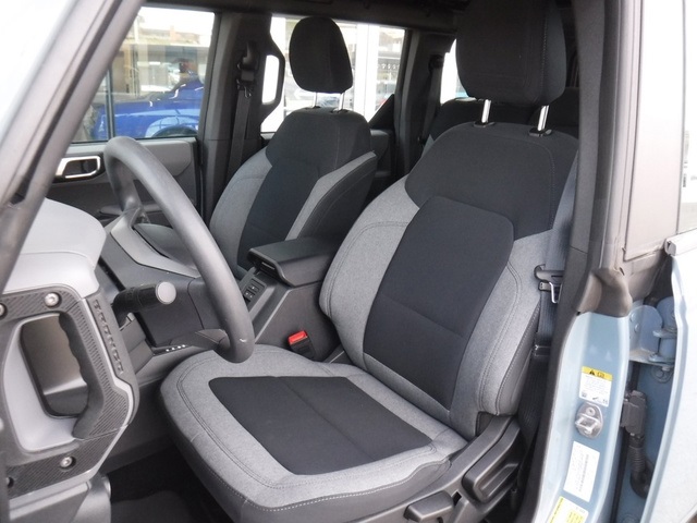 2023 Ford Bronco Base photo 14