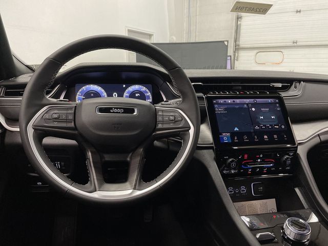 2025 Jeep Grand Cherokee Limited photo 4